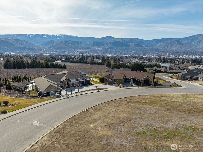 3rd image of 968 Briarwood Drive