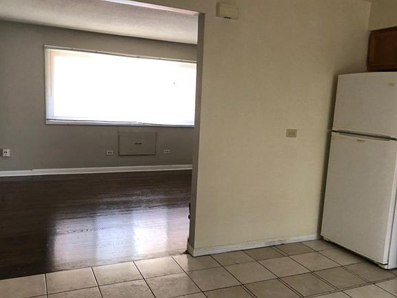 3rd image of 3414 Warren Ave APT 5