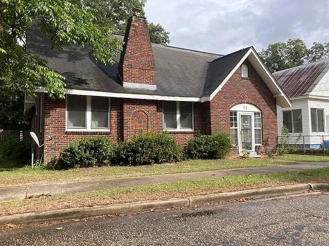 2 bed, 1.0 bath, 1467 sqft, $1,325 — Photo 3