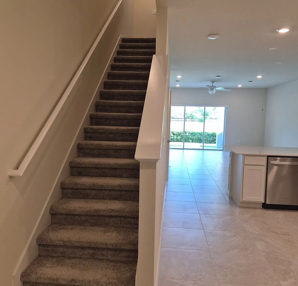 3 bed, 2.5 bath, 1699 sqft, $2,399 — Photo 3
