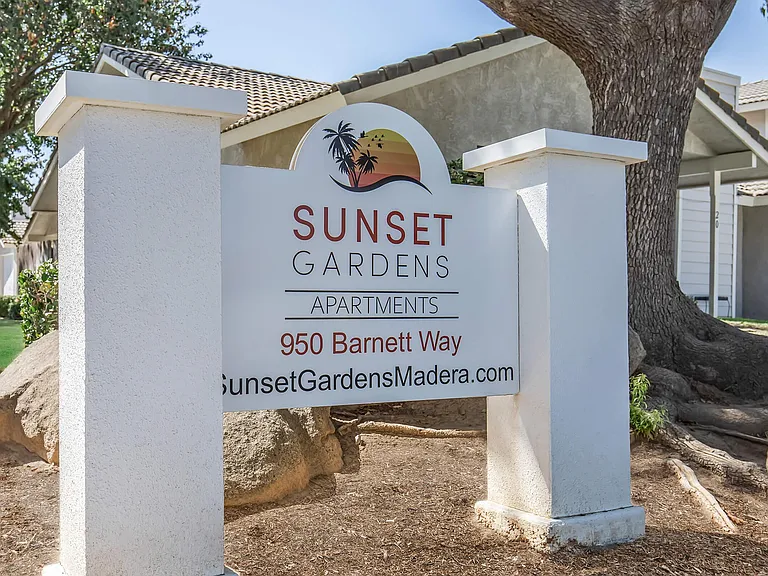 Sunset Gardens — Photo 13