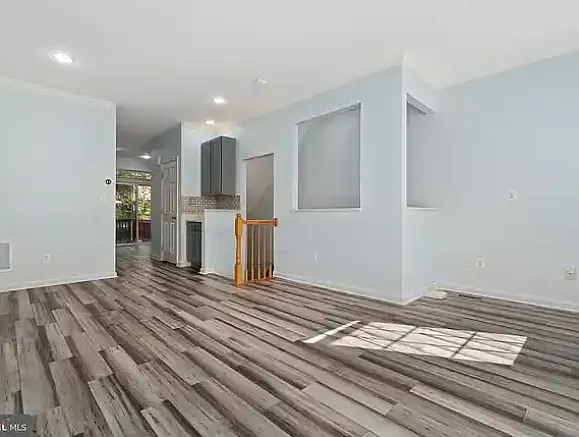 3 bed, 2.5 bath, 1358 sqft, $3,800 — Photo 3