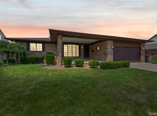 21580 Georgetown Rd, Woodhaven, MI 48183