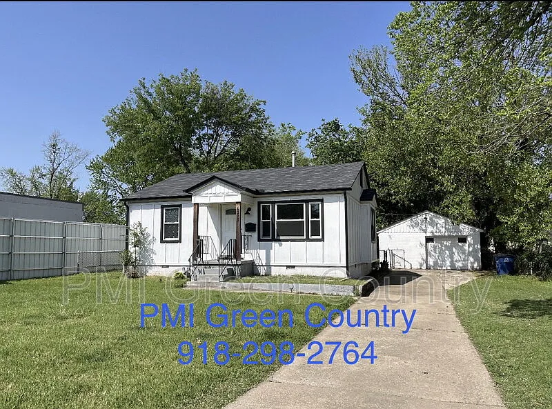 2 bed, 1.0 bath, 789 sqft, $1,245 — Photo 1