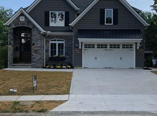 465 Juneway Dr, Bay Village, OH 44140