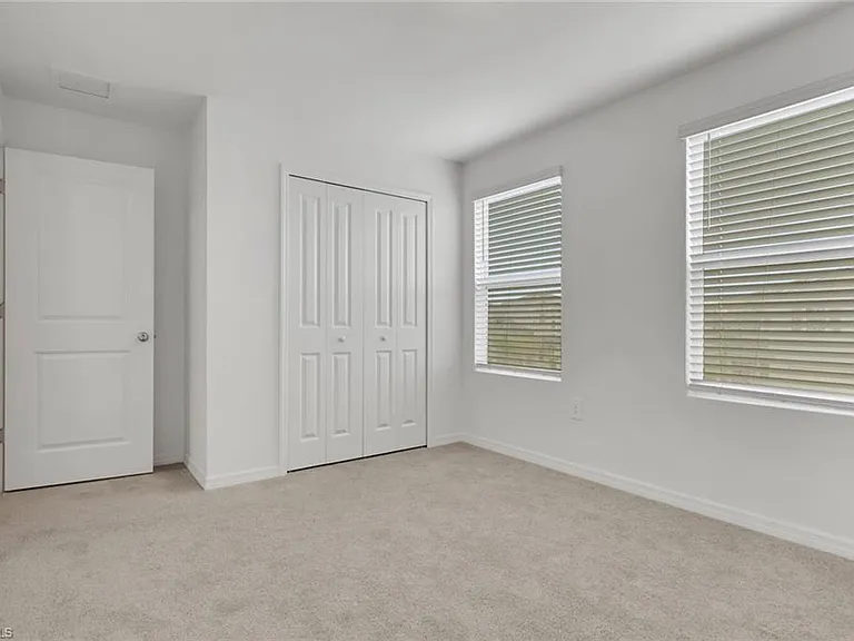 19550 Fairhill Ct — Photo 29