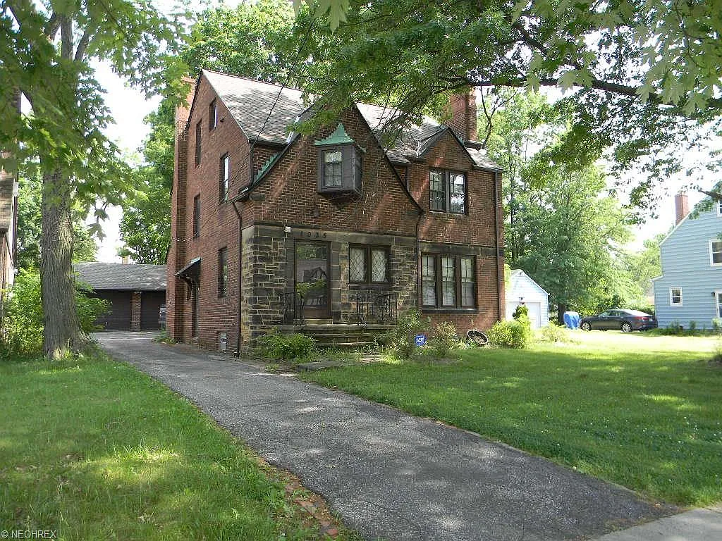 1035 Helmsdale Rd photo 1