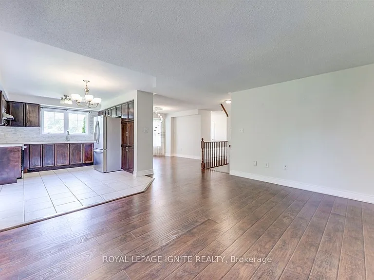 57 Armitage Cres — Photo 17