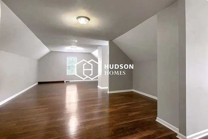 5 bed, 3.0 bath, 2231 sqft, $2,399 — Photo 3
