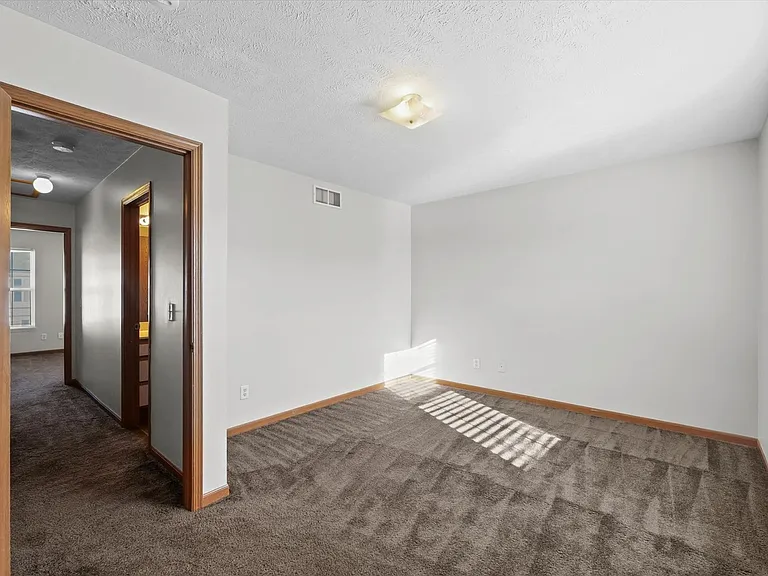 129 Crossing Dr — Photo 10