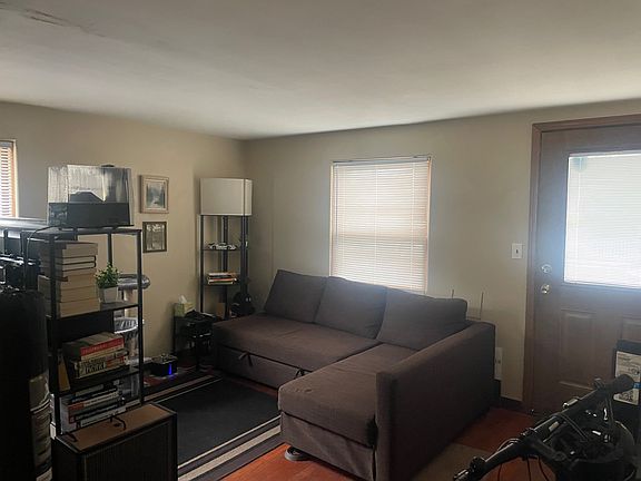 3rd image of 130 N Alma Ave #130