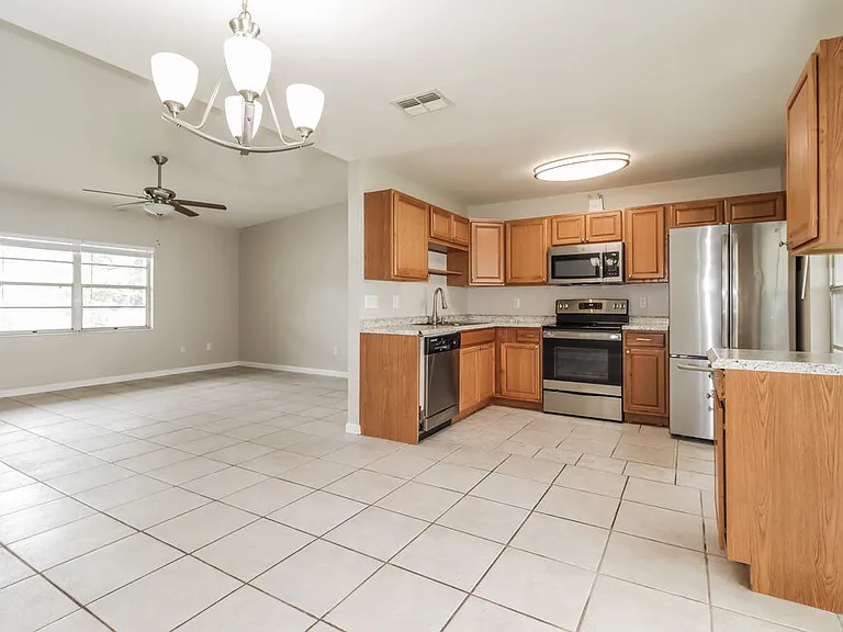 912 Axlewood Cir — Photo 7