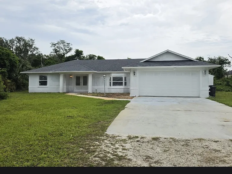 11 Sweetbay Dr — Photo 1