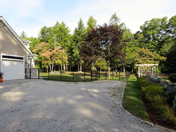 300 Briar Hill Rd  Groton CT