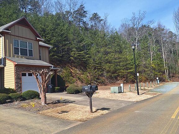 2nd image of 123 Ridgehaven