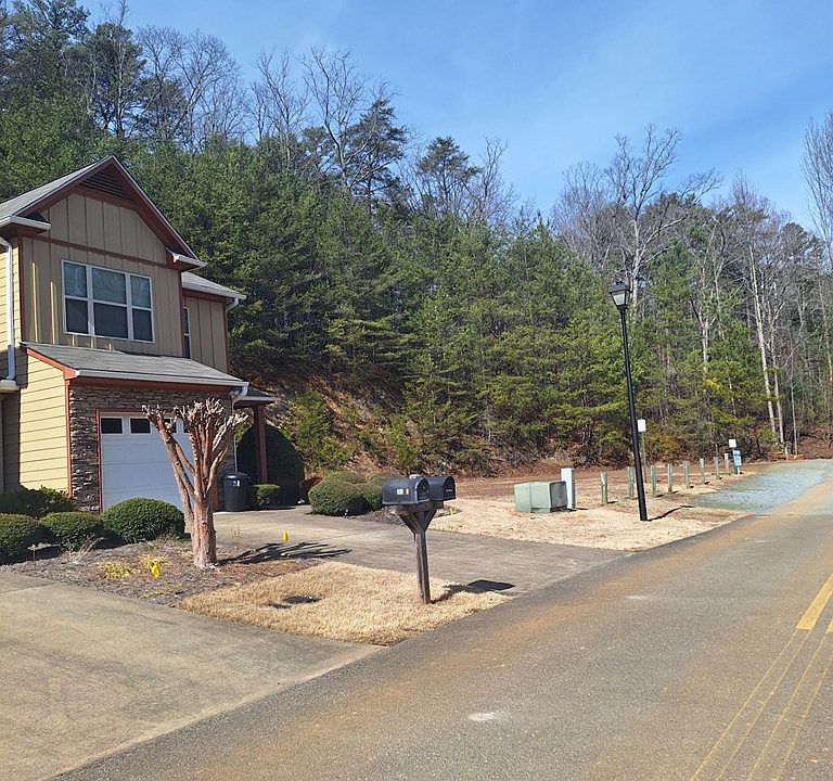 2nd image of 123 Ridgehaven