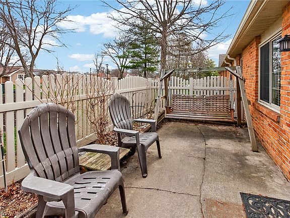 3rd image of 35965 Westminister Ave