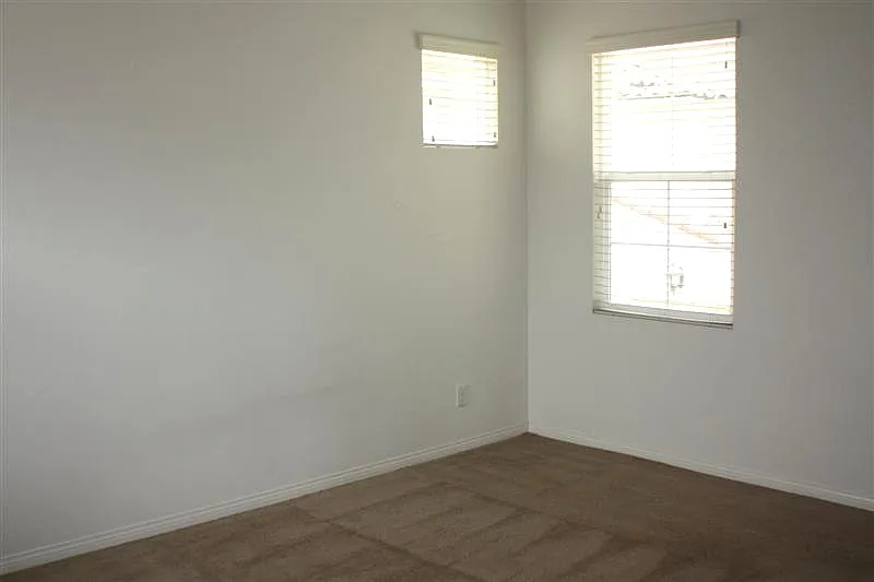 3 bed, 1411 sqft, $3,900 — Photo 3