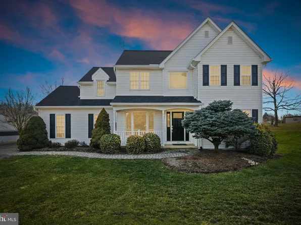22 Parkview Dr, Seven Valleys, PA 17360