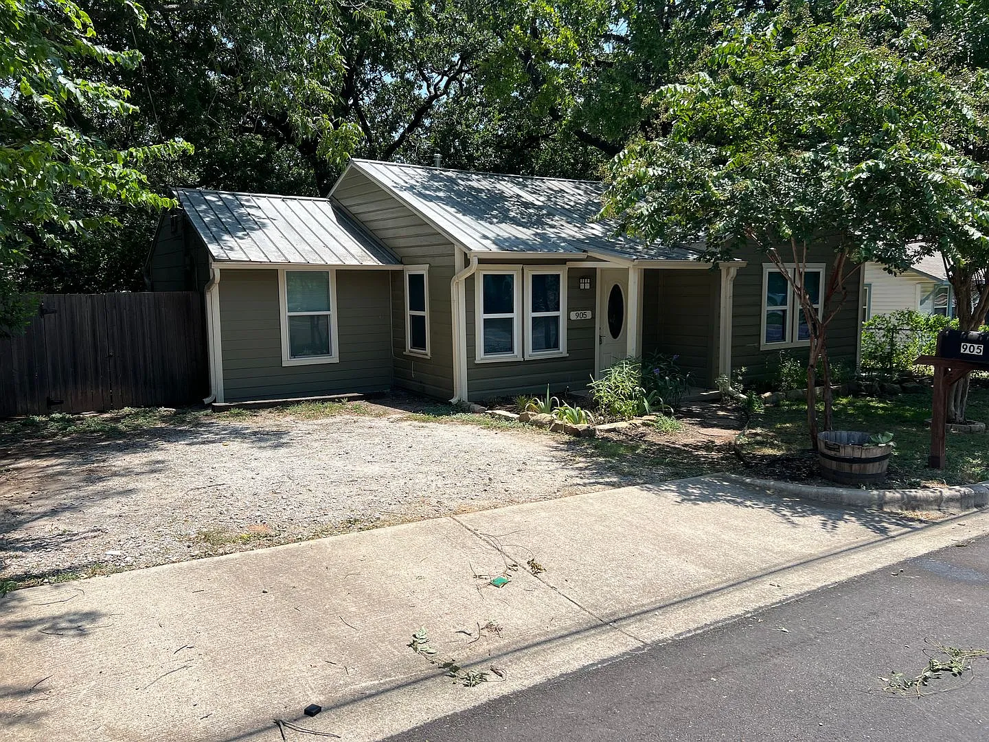 905 S. Alamo — Photo 1