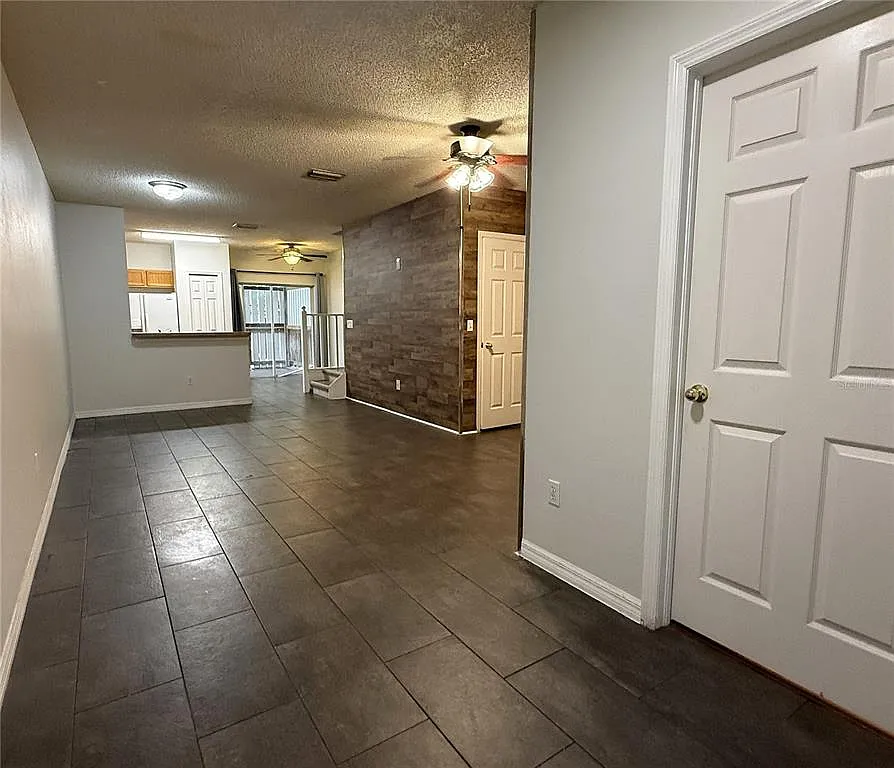 3 bed, 3.0 bath, 1412 sqft, $1,700 — Photo 2