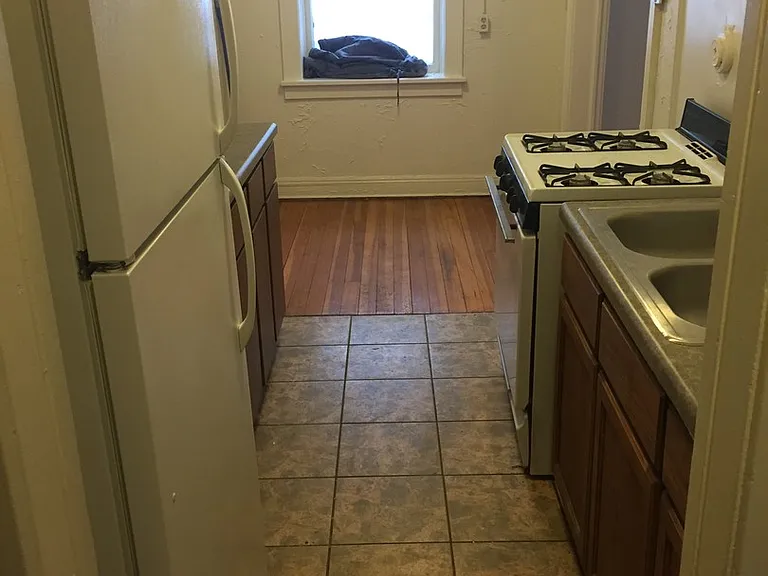 2212 Girard Ave. S — Photo 3