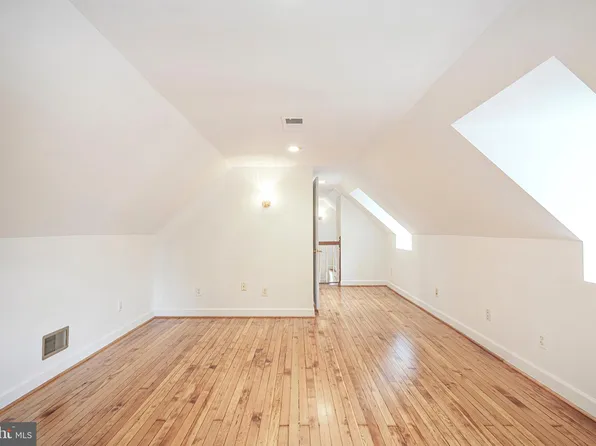 100 S Barton St, Arlington, VA 22204