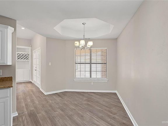 5th image of 407 Plantation Dr