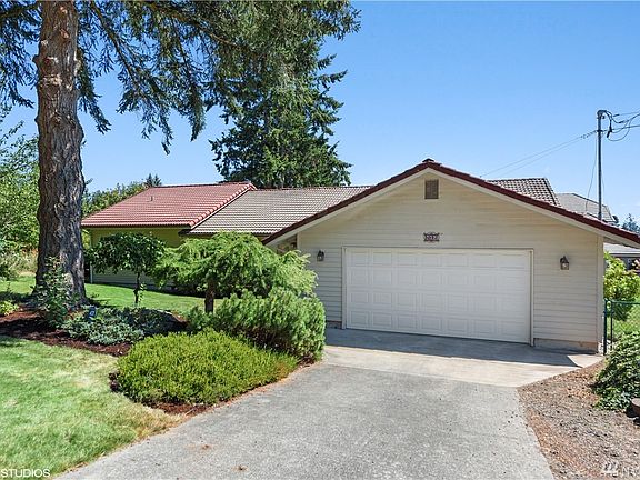 2nd image of 897 Puget Dr SE