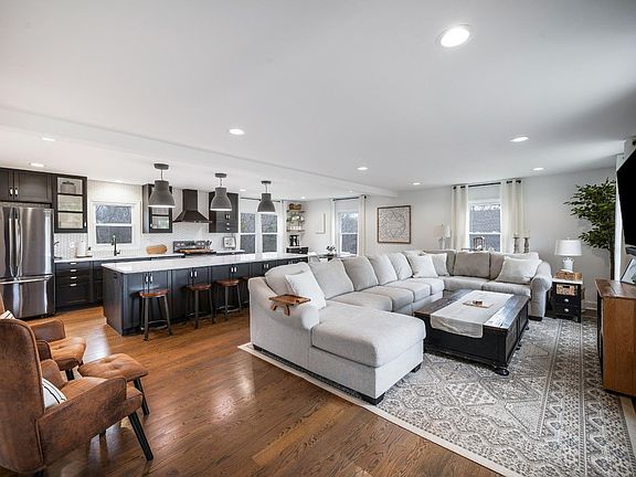 3rd image of 305 Quail Meadows Dr
