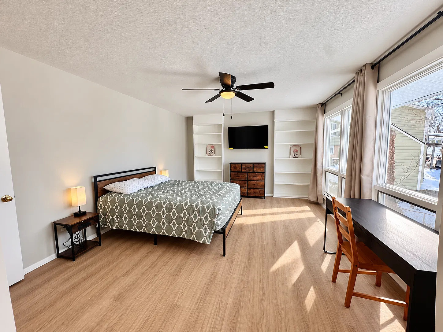 Studio, 500 sqft, $1,600 — Photo 2