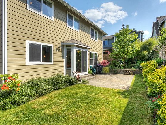 3rd image of 1729 Cameron Ct NE
