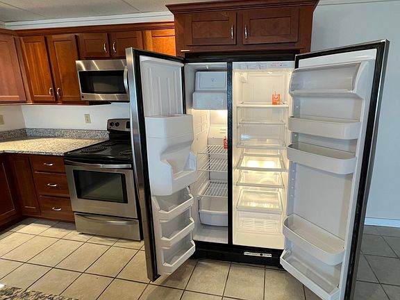 Side-by-side refrigerator with ice-maker and water dispenser