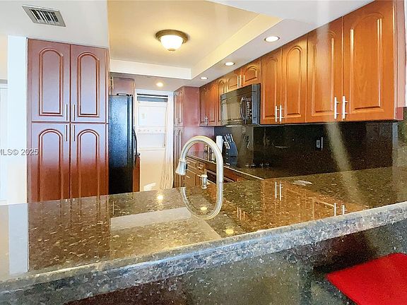 3rd image of 1717 N Bayshore Dr #1717D3937