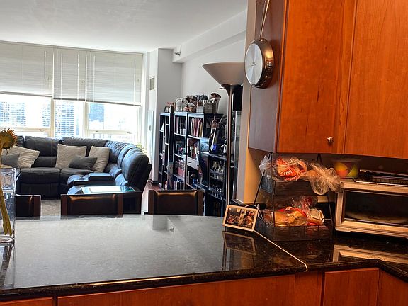 5th image of 33 W Ontario St APT 55D