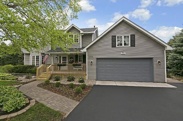 Welcome home! Beautiful home in a great neighborhood on a cul-da-sac!