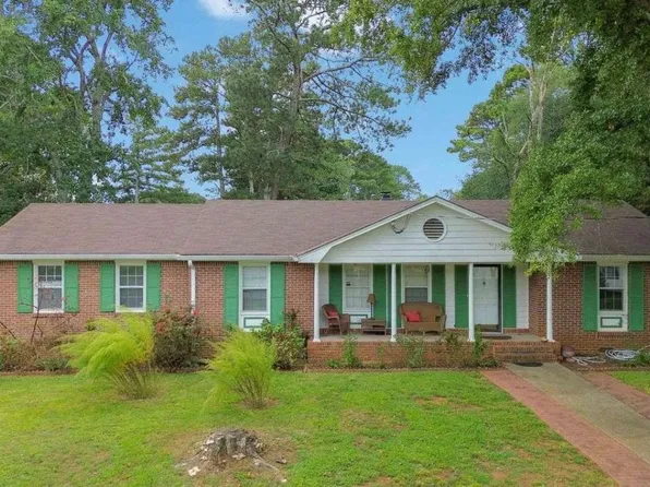 5524 Laurel Ln NW, Lilburn, GA 30047