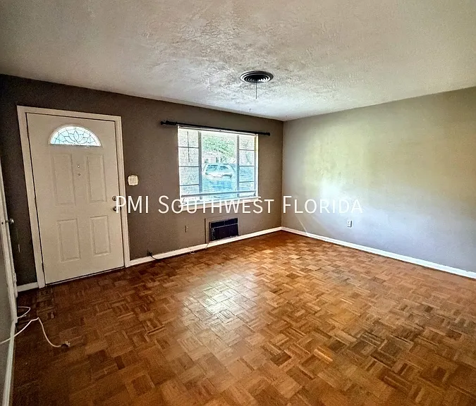 566 S Pelican Dr — Photo 6