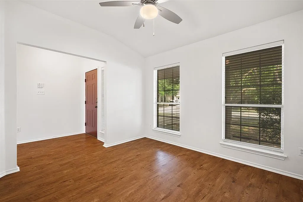 3 bed, 2.0 bath, 1528 sqft, $2,100 — Photo 3