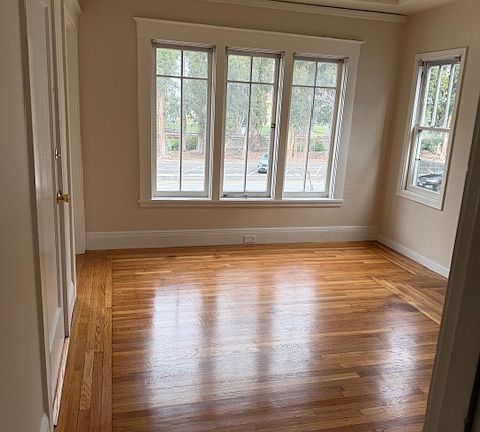 4th image of 421 California Dr APT 4