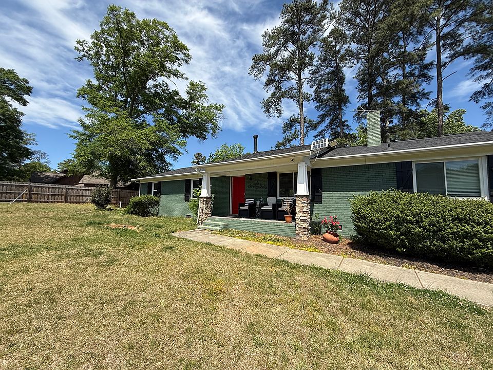 1st image of 2619 Forest Lawn Dr