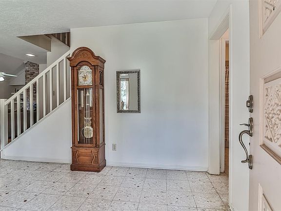 5th image of 10319 Summerhill Dr