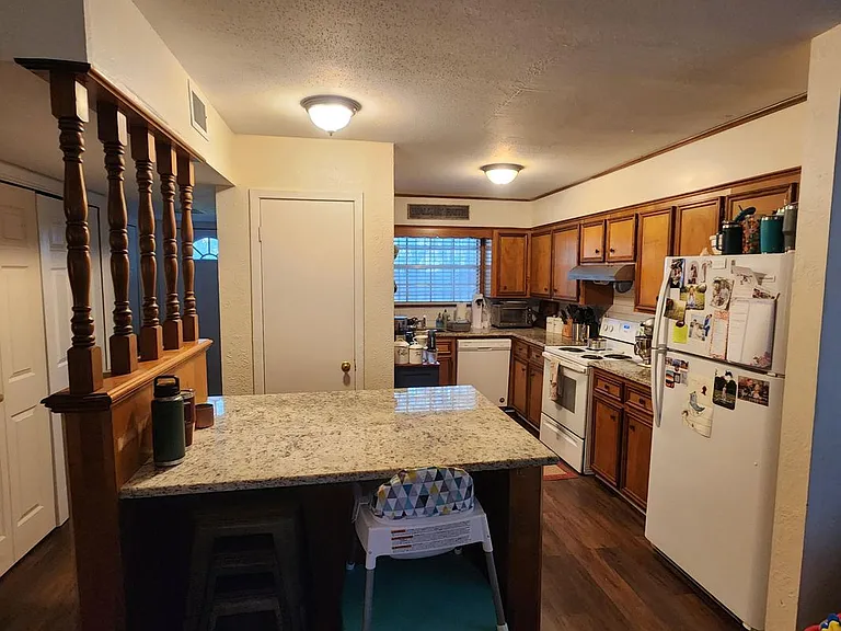 611 Peyton St — Photo 3