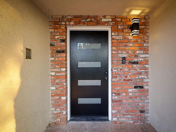 3rd image of 3531 Country Club Dr