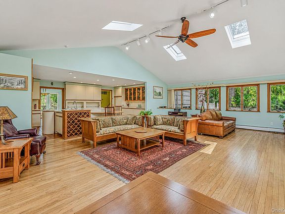 4th image of 3 Oak Court