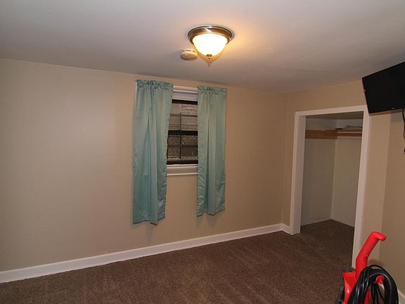 3rd image of 3018 N Avers Ave #G