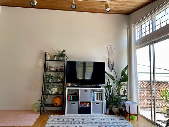 2nd image of 2638 Hyde St #B