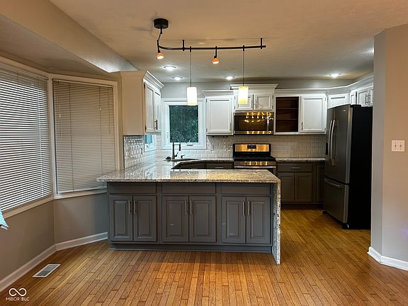 3rd image of 3396 Paddington Dr