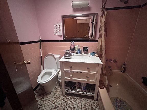 4th image of 2057 E 53rd Pl Floor 2