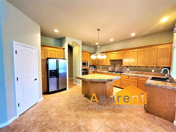 3rd image of 161 Bellerive Dr